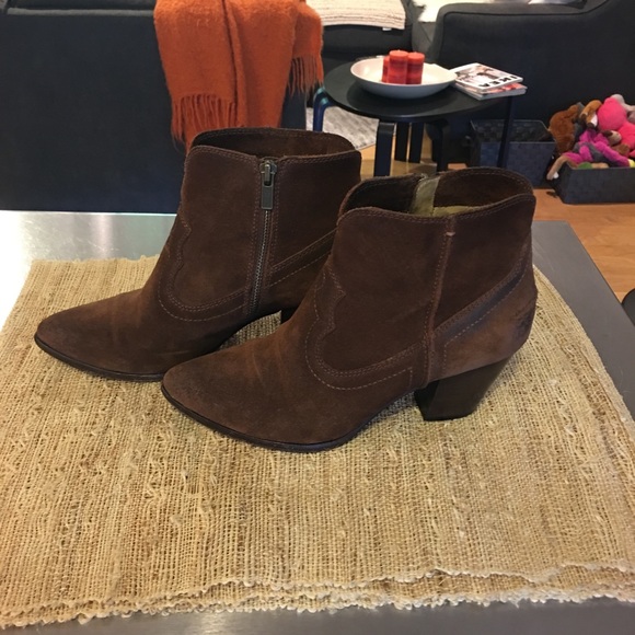 Frye Rennee bootie. 7.5๐ - Picture 3 of 8